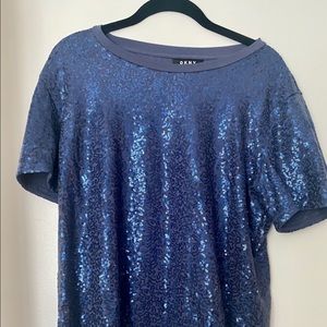 Dark blue sequin t shirt.